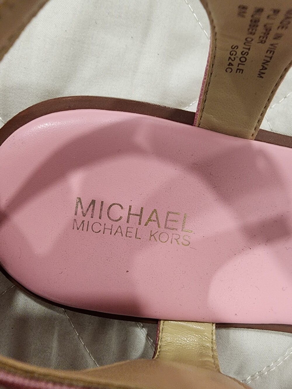 Michael Kors Mallory T-Strap Flat Sandals Pink Crosshatch Gold MK Medallion 8 - Picture 13 of 13